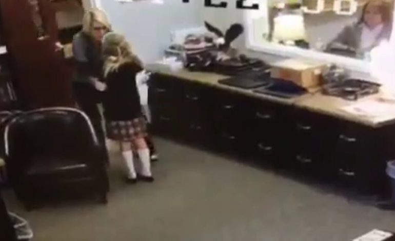 Σκηνές χαράς και συγκίνησης όταν 11χρονη έμαθε ότι επιτέλους υιοθετήθηκε – VIDEO