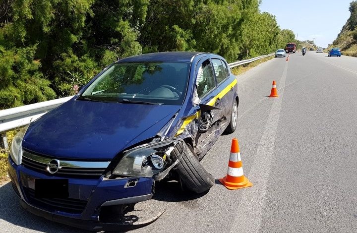 ΛΑΡΝΑΚΑ: Τροχαία σύγκρουση οχημάτων που οδηγούσαν 62χρονος και 34χρονη – Σε σοβαρή κατάσταση ο άντρας