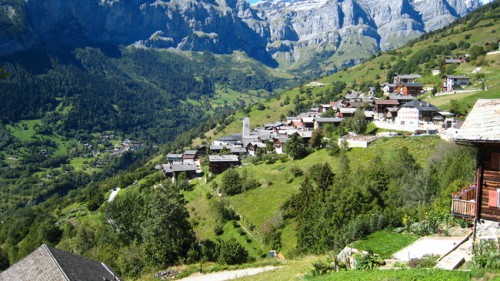 Ελβετικό χωριό προσφέρει 21.500 ευρώ σε όποιον θέλει να γίνει μόνιμος κάτοικος