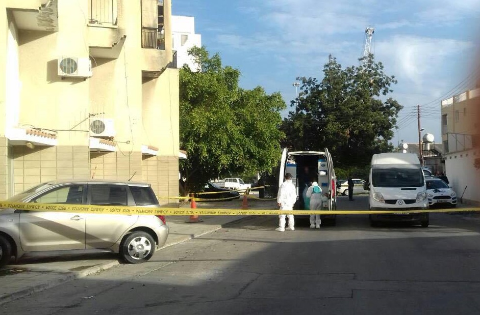 Ψάχνουν τον συγκάτοικο του θύματος της άγριας δολοφονίας – Είχαν προηγούμενα