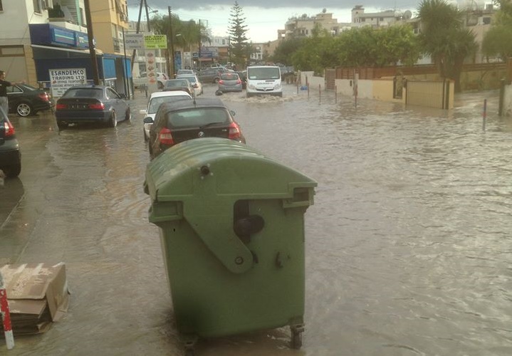 Δεκαεπτά λεπτά βροχής και πλημμύρισε η Λάρνακα! (pics)