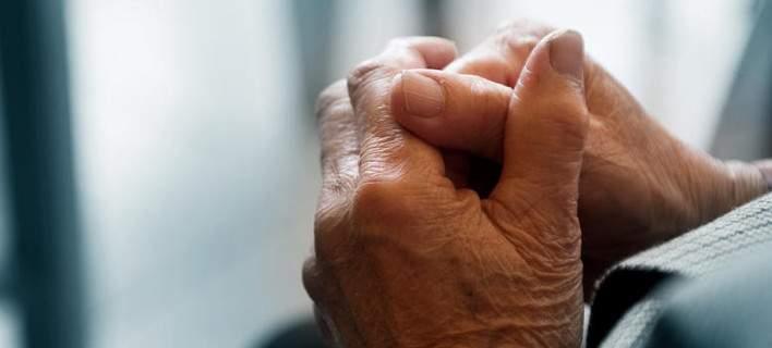Διαγράφουν το πρόστιμο στον παππού που έκλεψε το κοτόπουλο