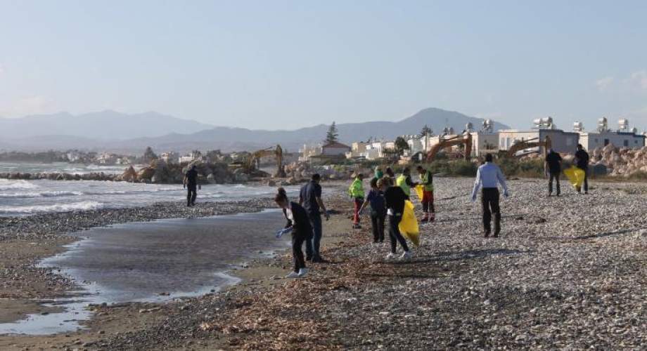 Το παραλιακό μέτωπο των Περβολιών καθάρισε η Hermes Airports