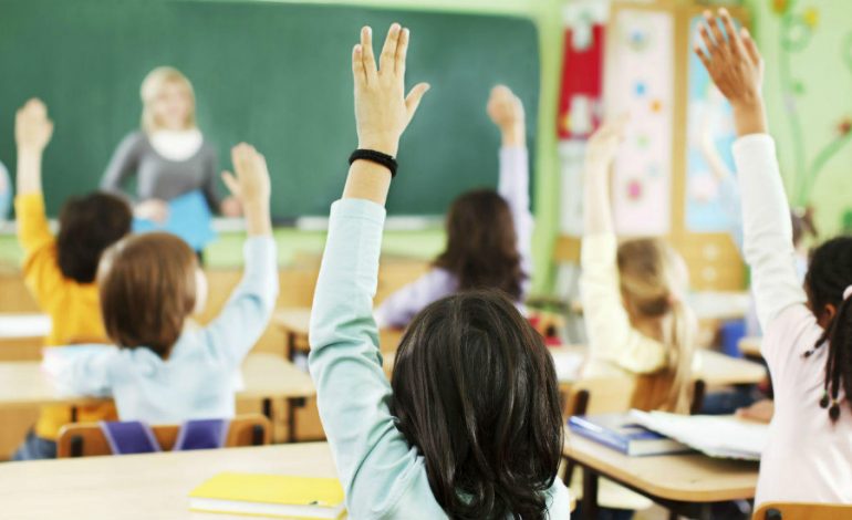 ΛΑΡΝΑΚΑ – ΑΠΑΡΑΔΕΚΤΟ: Γυναίκα συνεργός σεξουαλικής κακοποίησης ανήλικης εργάζεται σε σχολείο – Δεν αναλαμβάνει κανείς την ευθύνη