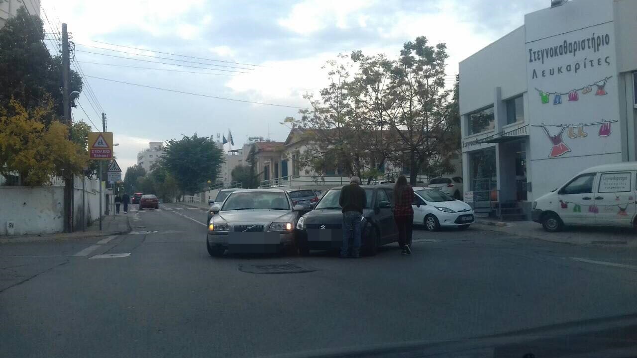 Τροχαίο ατύχημα μπροστά από το Δημοτικό Σχολείο Σωτήρας