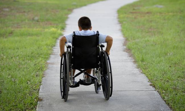 Εφαρμόζεται νέο αναθεωρημένο σχέδιο για αγορά τροχοκαθισμάτων – Σκοπός η παροχή οικονομικής βοήθειας