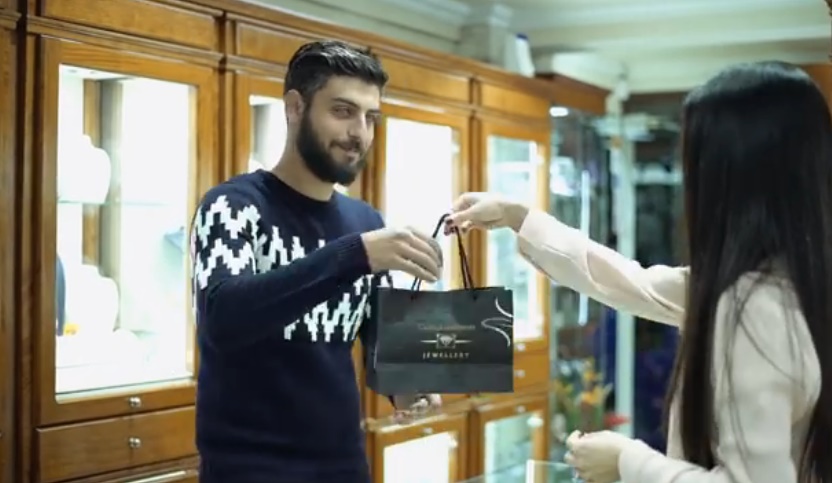 Στο Constantinou Jewellery θα βρεις το καλύτερο δώρο για τα Χριστούγεννα (video)