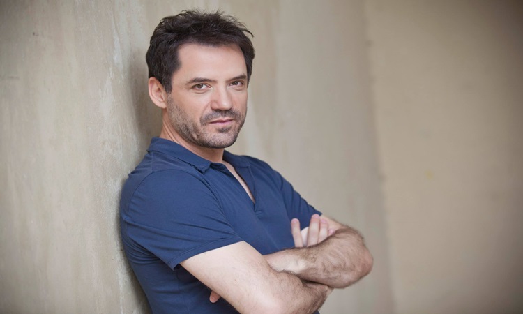 Ο Θάνος Καλλίρης στην πλατεία Ευρώπης!