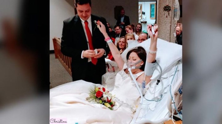 Όταν η αγάπη “νικάει” τον θάνατο! Γυναίκα με καρκίνο παντρεύτηκε τον έρωτα της ζωής της 18 ώρες πριν πεθάνει