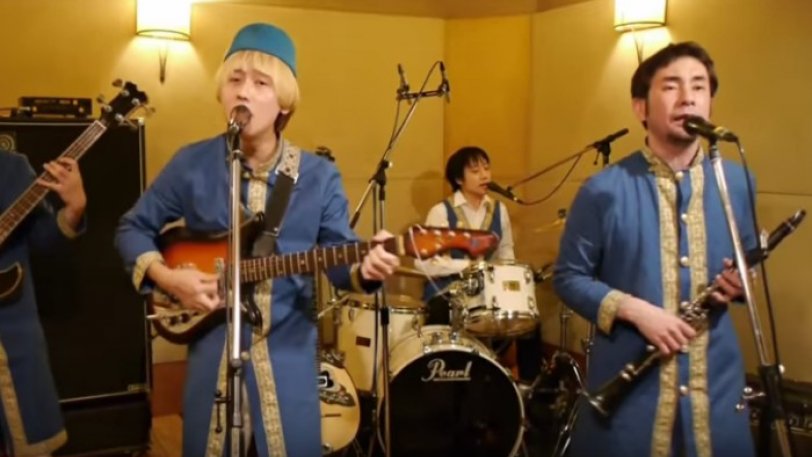 Ιαπωνική μπάντα «τα σπάει» με το Μελαχρινάκι (vids)