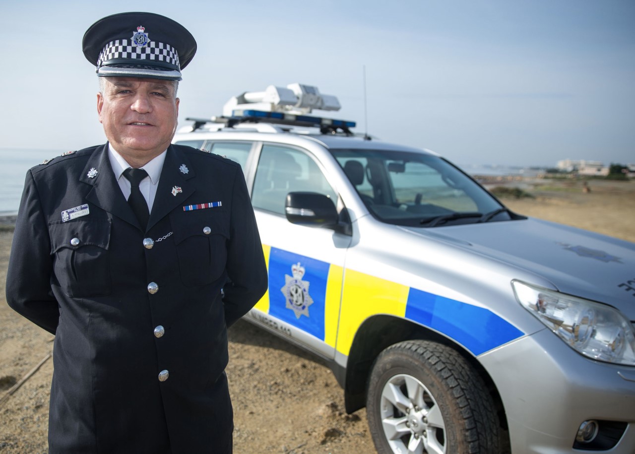 Βετεράνος Αστυνόμος της αστυνομίας των Βρετανικών Βάσεων τιμάται από την Βασίλισσα