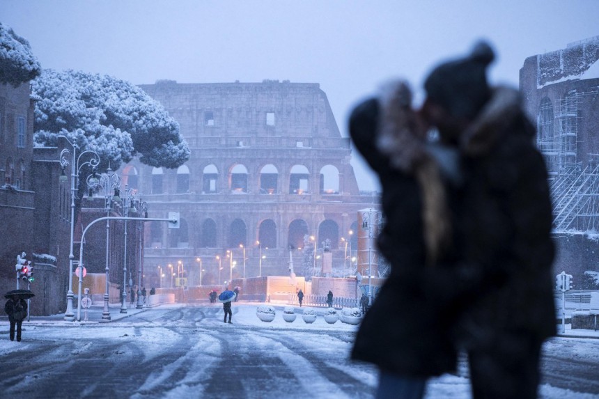 Πανέμορφο θέαμα – Η Ρώμη ντύθηκε στα λευκά! (φωτογραφίες)