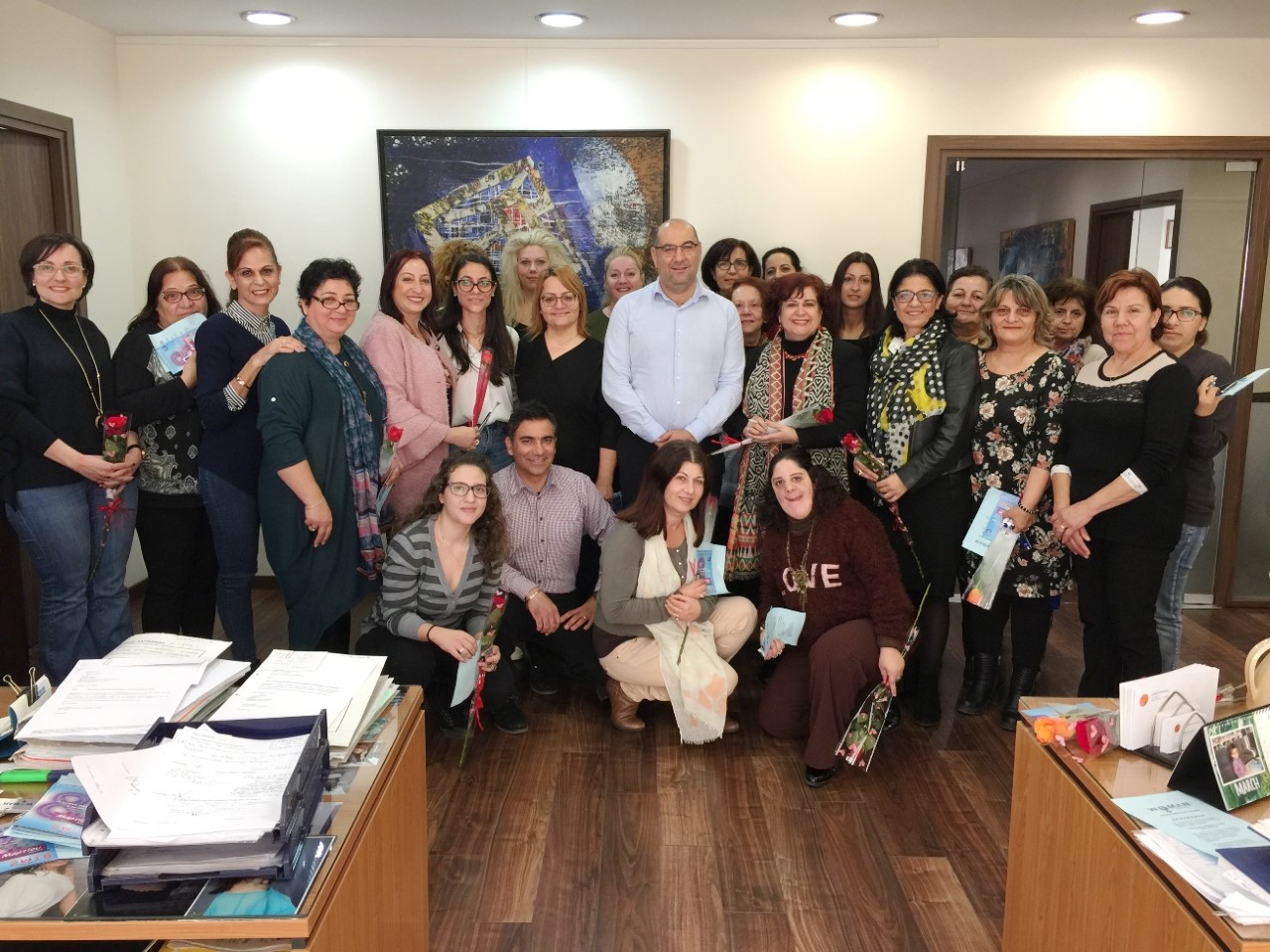 Ο Δήμαρχος μας χάρισε τριαντάφυλλα στο γυναικείο προσωπικό του Δήμου