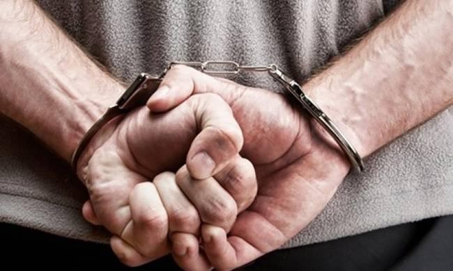 Είχε έτοιμες δόσεις ναρκωτικών μαζί με το 4μηνο παιδί του