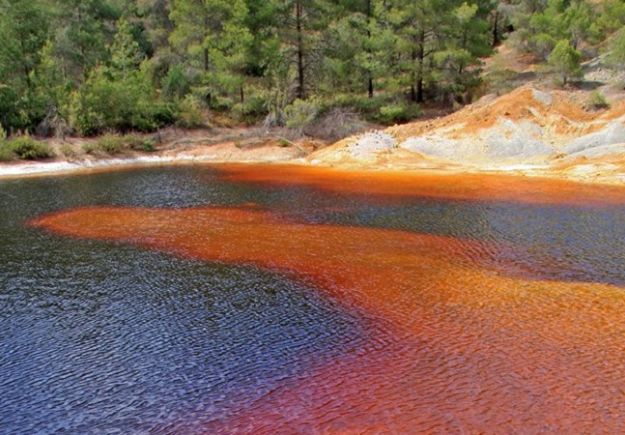 Γνωρίζεις για τη «φλεγόμενη» λίμνη στην Πόλη Χρυσοχούς