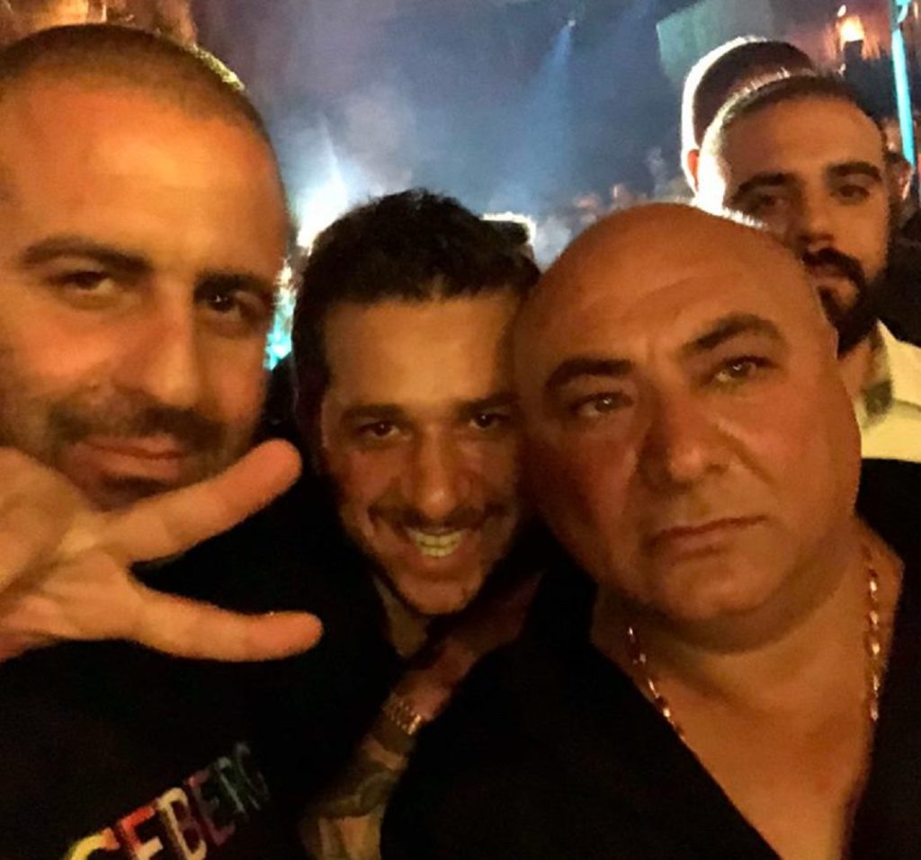 Λούκας  Φανιέρος και Αντιπρόεδροι του Ερμή έριξαν 40,000 γαρύφαλα στο Γιώργο Σαμπάνη! (pics&vids)
