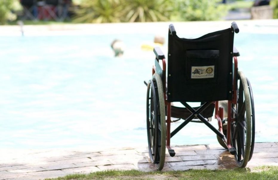 Δραματική έκκληση μητέρας για να βρεθεί το τροχοκάθισμα της κόρης της που κλάπηκε έξω από την οικία της