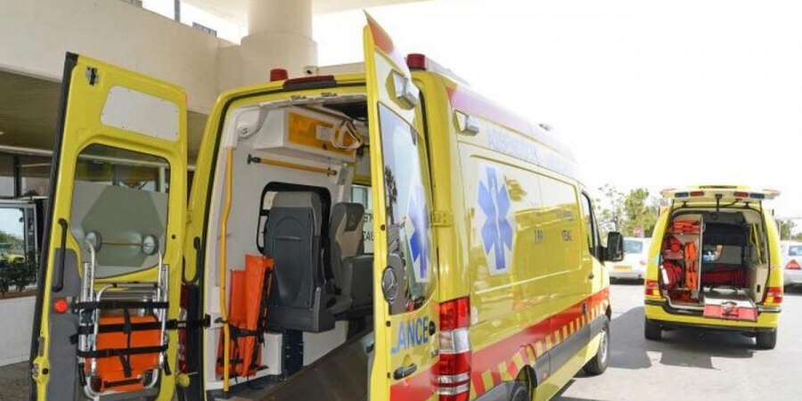 ΛΑΡΝΑΚΑ: Σοβαρό τροχαίο με μοτοσικλετιστή στη Στρατηγού Τιμάγια