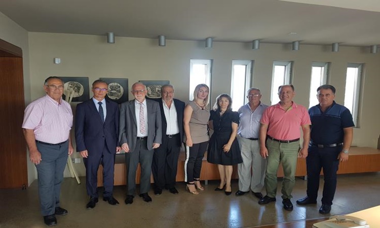 Το άνοιγμα της διόδου Πυροϊου συζήτησαν Δήμαρχος Αθηένου και πρέσβης της Σλοβακίας στη Κύπρο