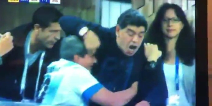 ΒΙΝΤΕΟ: Η ΑΣΕΜΝΗ χειρονομία του Μαραντόνα μετά το γκολ-πρόκριση της Αργεντινής!