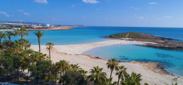 Συνεχίζει να κατέχει την 3η θέση ως η πιο πολυφωτογραφημένη παραλία Ευρώπης στο Instagram, το Νissi Beach (pics)