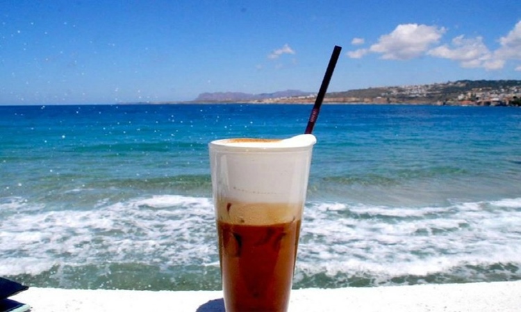 Δείτε πόσα θα πληρώσετε για καφέ και φαγητό σε παραλιακά στέκια στην Κύπρο (ΠΙΝΑΚΑΣ)