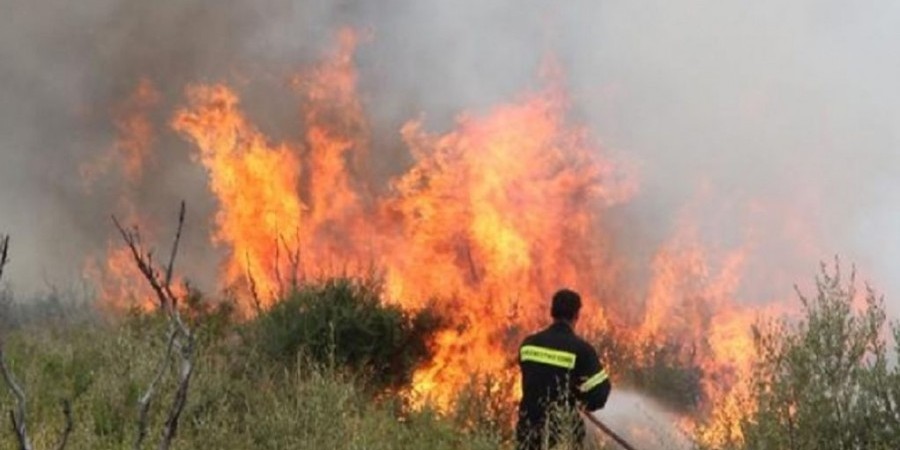 Σε επίπεδο «Κόκκινου Συναγερμού» ο κίνδυνος πρόκλησης δασικών πυρκαγιών