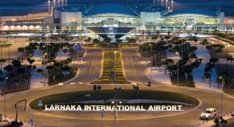 ΛΑΡΝΑΚΑ : Αεροσκάφος προσγειώθηκε στο αεροδρόμιο λόγω βλάβης