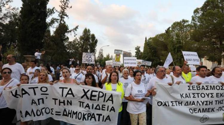 Δεν αποδέχονται την πρόταση Αβέρωφ οι εκπαιδευτικοί