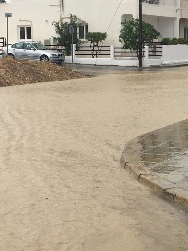 «Μικρή Βενετία» η Αθηένου λόγω βροχών