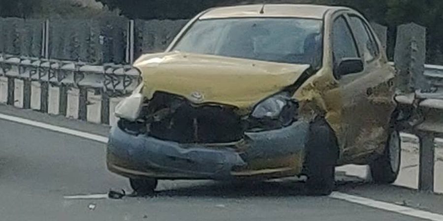 ΛΑΡΝΑΚΑ : Όχημα συγκρούστηκε στο κιγκλίδωμα του αυτοκινητόδρομου