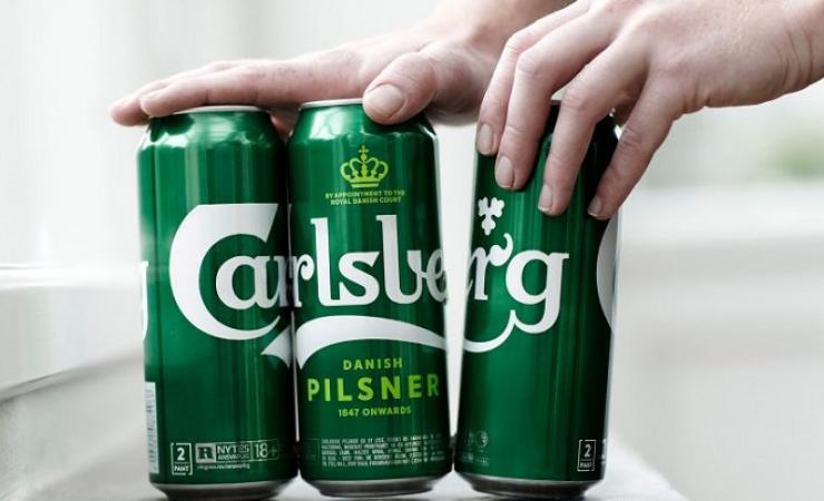 Η Carlsberg αλλάζει τον τρόπο που πουλά τις συσκευασίες των έξι μπυρών