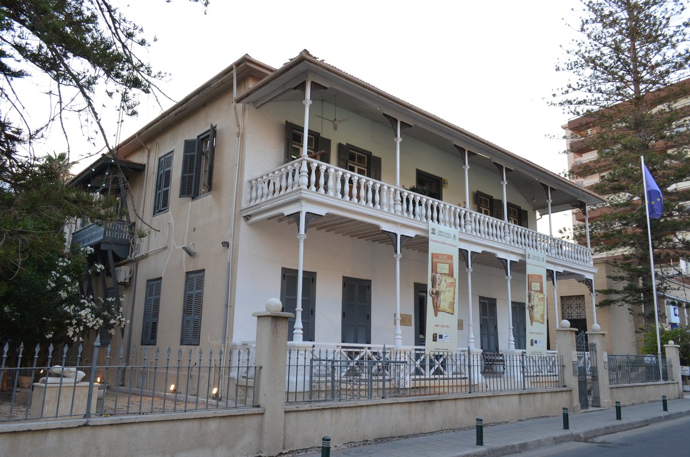 «Η Λάρνακα και οι διπλωμάτες, εραστές και παράνομοι ανασκαφείς της κυπριακής αρχαιολογίας.