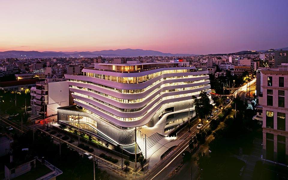 Το φωτεινό «καράβι» της Αθήνας