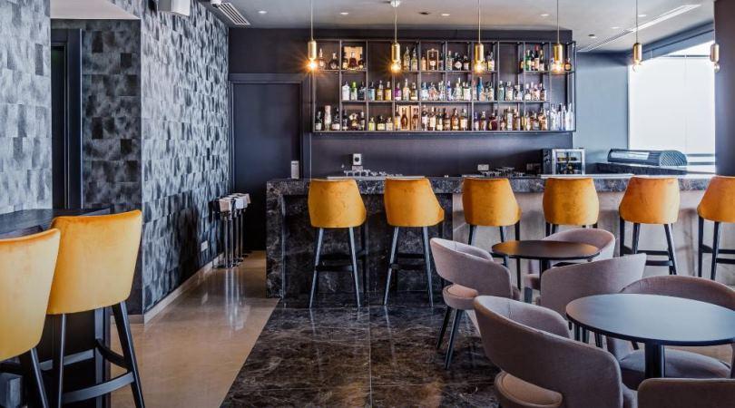 Πρώτη επίσκεψη στο “Sky Bar” στον 16ο όροφο του Radisson Blu στη Λάρνακα