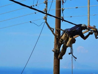 Κομπίνα με συσκευές που δήθεν μειώνουν κατανάλωση ρεύματος