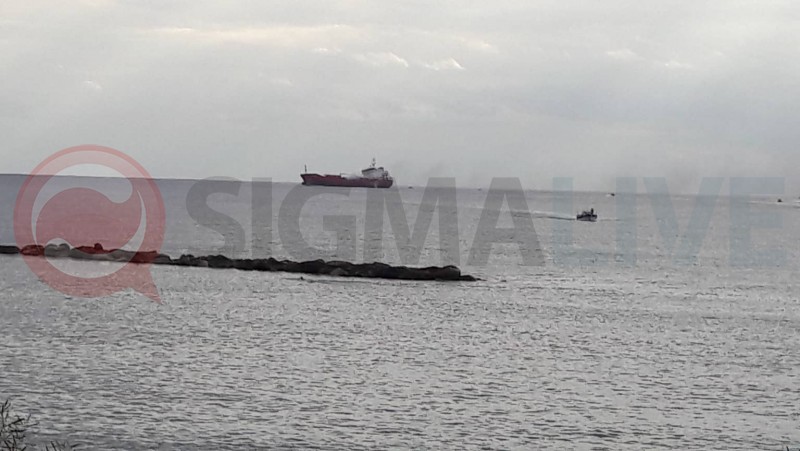 ΕΚΤΑΚΤΟ-ΖΥΓΙ: Έκρηξη και φωτιά σε φορτηγό πλοίο (pic-vids)