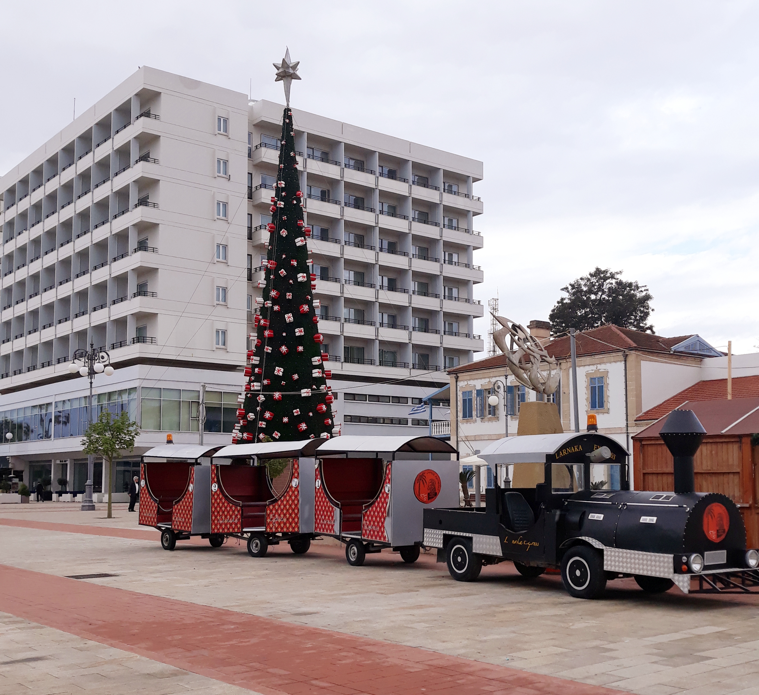 ΑΦΙΕΡΩΜΑ: Η Χριστουγεννιάτικη αγορά της Λάρνακας