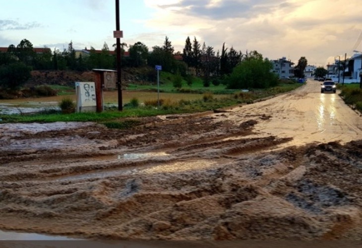 Εικόνες «χάους» στη Λευκωσία από την κακοκαιρία (pic+vids)