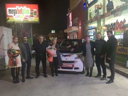 MEGABET PLUS: Παραδόθηκε το αυτοκίνητο Smart στη νικήτρια!