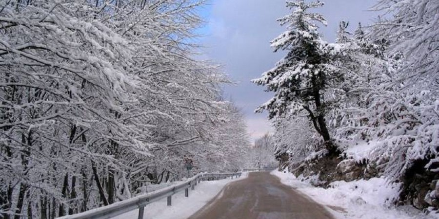 Κλειστοί, επικίνδυνοι και ολισθηροί δρόμοι λόγω κακοκαιρίας