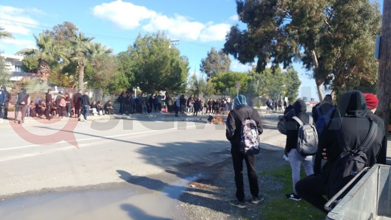 ΛΑΡΝΑΚΑ : Απεργία μαθητών – Τους απαγόρευσε φόρμες η Διεύθυνση