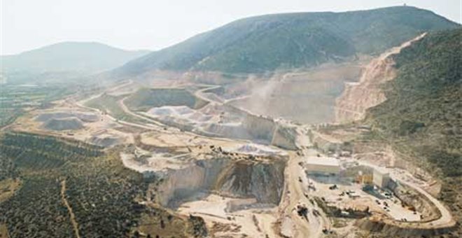 ΚΟΡΝΟΣ: Βγήκαν στο δρόμο οι μοναχοί απο το Σταυροβούνι- Ένωσαν τις φωνές του με κατοίκους που διαμαρτύρονται