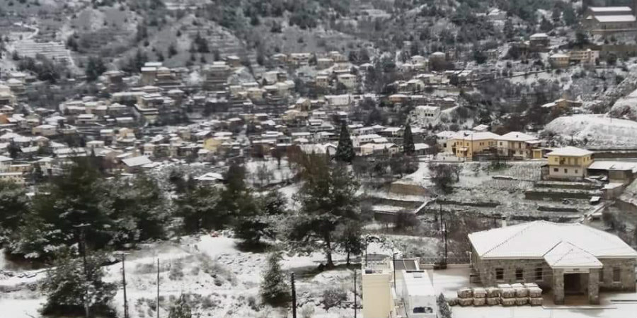 Στα λευκά η Κυπερούντα – Χαλάζι στο Παραλίμνι – ΦΩΤΟΓΡΑΦΙΕΣ