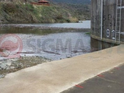 Υπερχειλίζει το ένα φράγμα μετά το άλλο (vid)