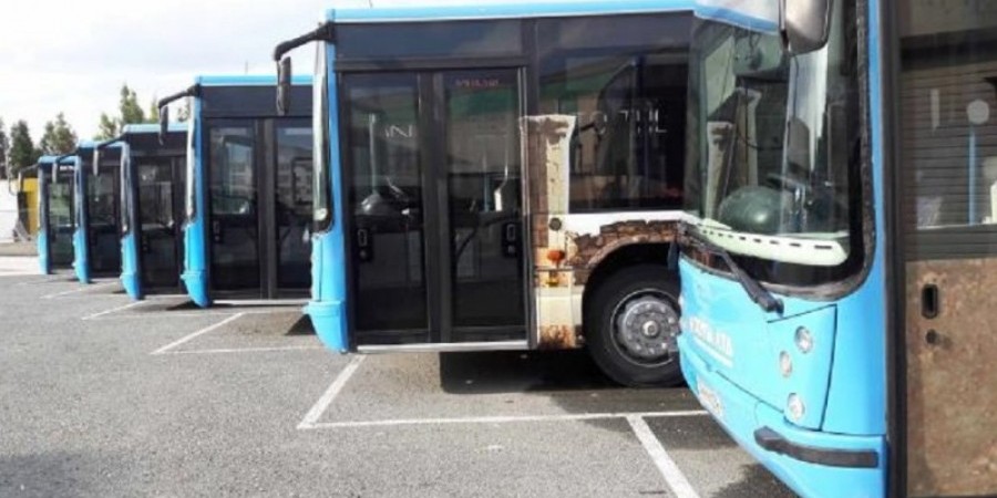 Χωρίς λεωφορεία στη Λάρνακα-Ταλαιπωρία για εκατοντάδες μαθητές