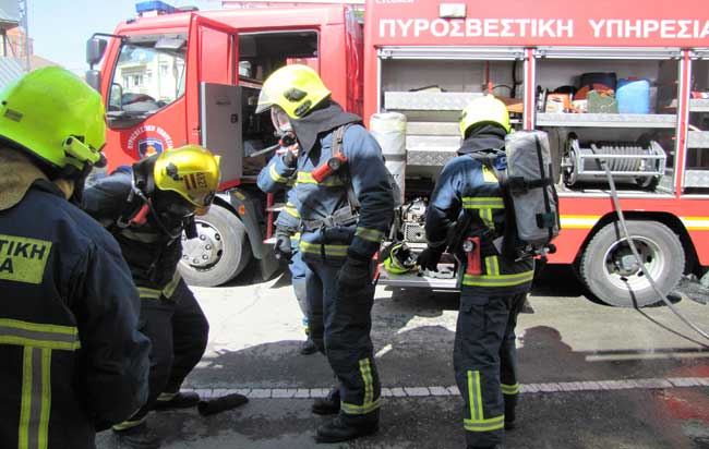 Συνεχίζονται οι ασκήσεις πυρόσβεσης της Πυροσβεστικής Υπηρεσίας, στις εγκαταστάσεις πετρελαιοειδών στη Λάρνακα