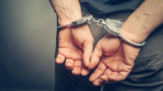 ΛΑΡΝΑΚΑ : Χειροπέδες σε 35χρονο για κλοπή μοτοσυκλέτας αντίκας