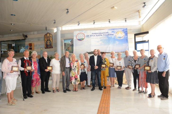Τίμησε 18 Σκανδιναβούς τουρίστες ο Δήμος Αγίας Νάπας