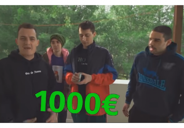 Τέσσερις νεαροί Έλληνες μοίρασαν 1000 ευρώ tips σε ντελιβεράδες [ΒΙΝΤΕΟ]